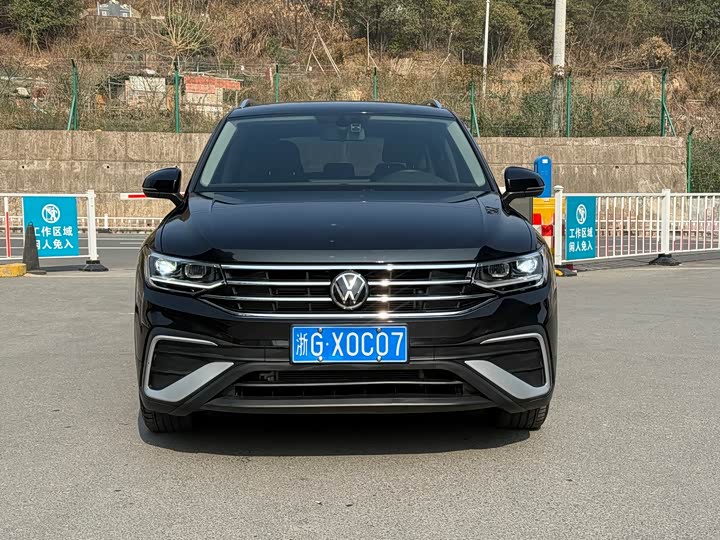 Фото 3 - Volkswagen Tiguan L Pro