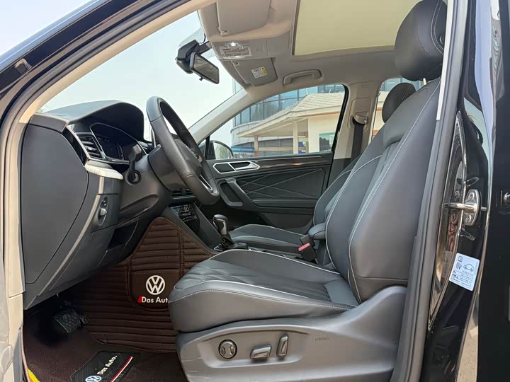 Фото 8 - Volkswagen Tiguan L Pro