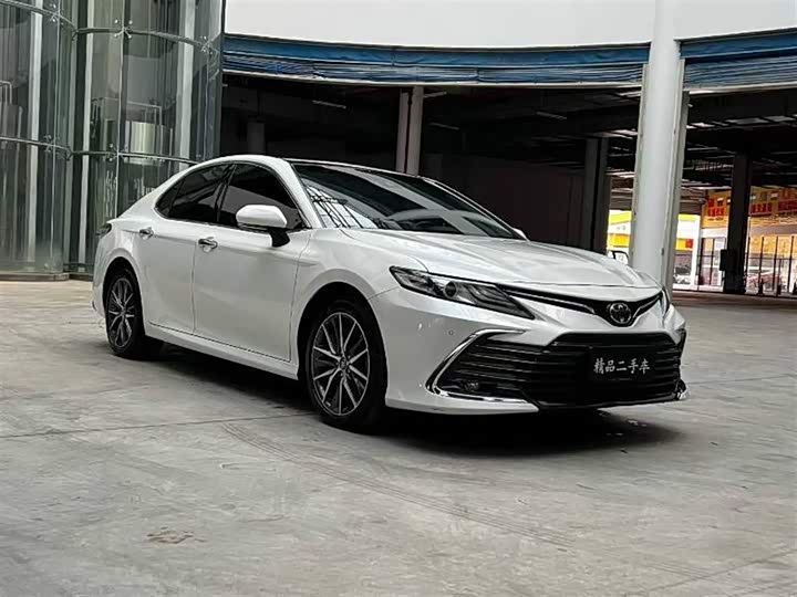 Фото 3 - Toyota Camry