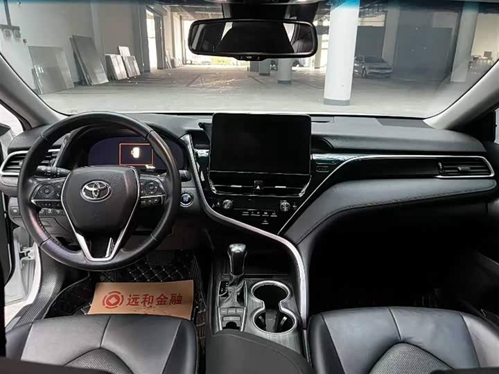 Фото 4 - Toyota Camry