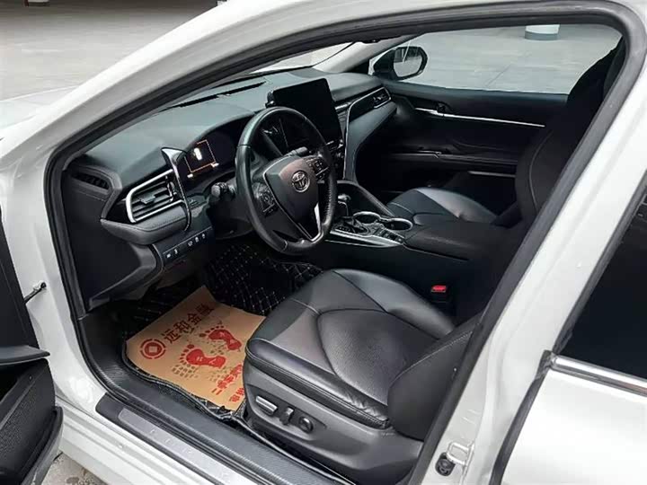 Фото 5 - Toyota Camry