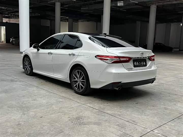 Фото 7 - Toyota Camry