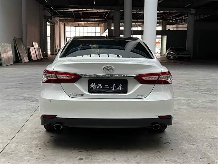 Фото 8 - Toyota Camry