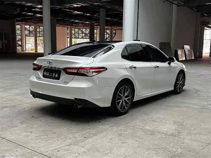 Фото 9 - Toyota Camry