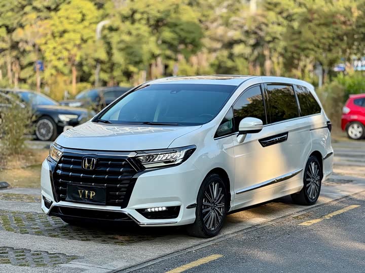 Фото 1 - Honda Elysion