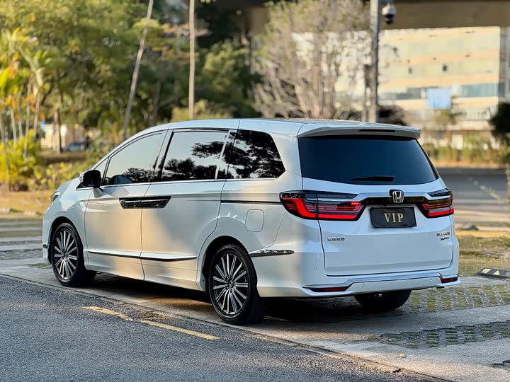 Фото 3 - Honda Elysion