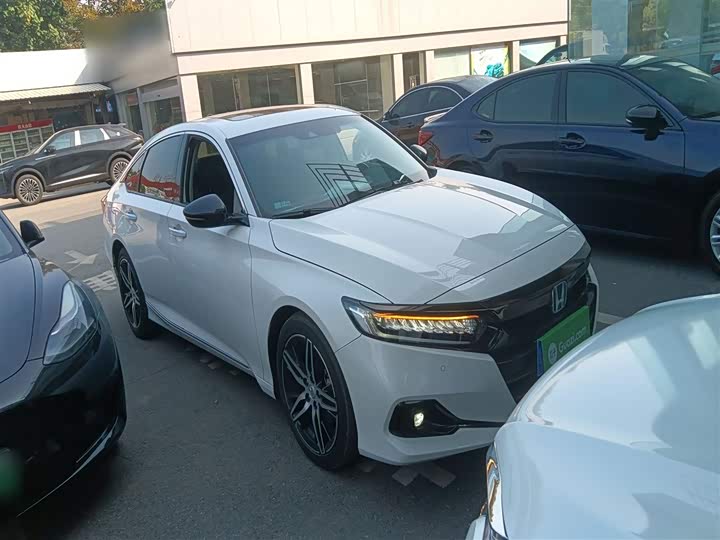 Фото 4 - Honda Accord