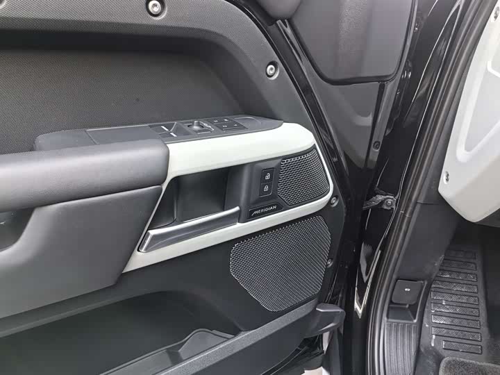 Фото 7 - Land Rover Defender