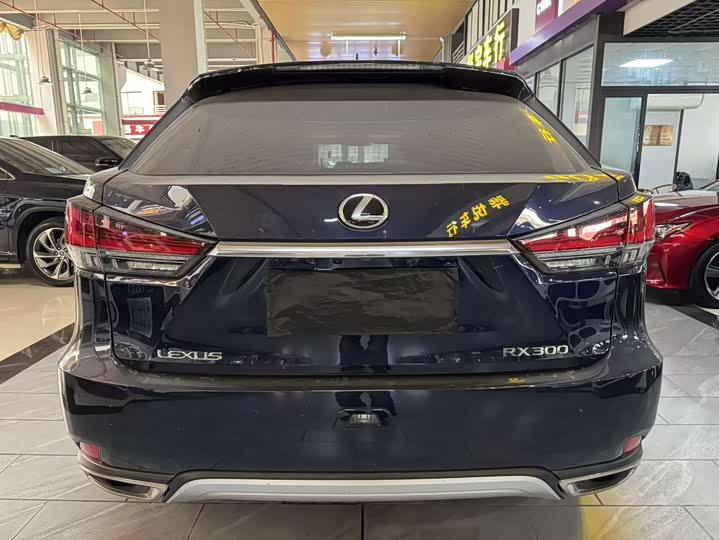 Фото 3 - Lexus RX