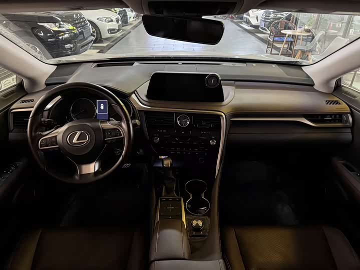 Фото 4 - Lexus RX