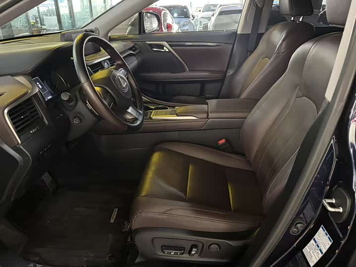 Фото 5 - Lexus RX