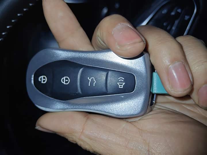 Фото 9 - Geely Atlas