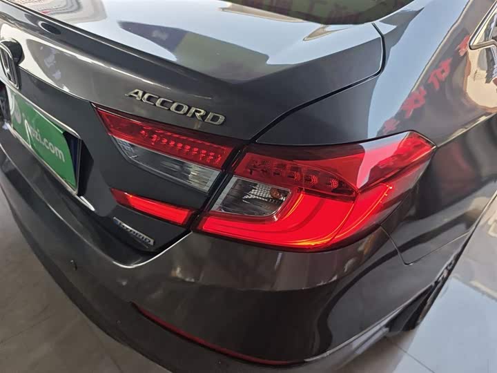 Фото 8 - Honda Accord