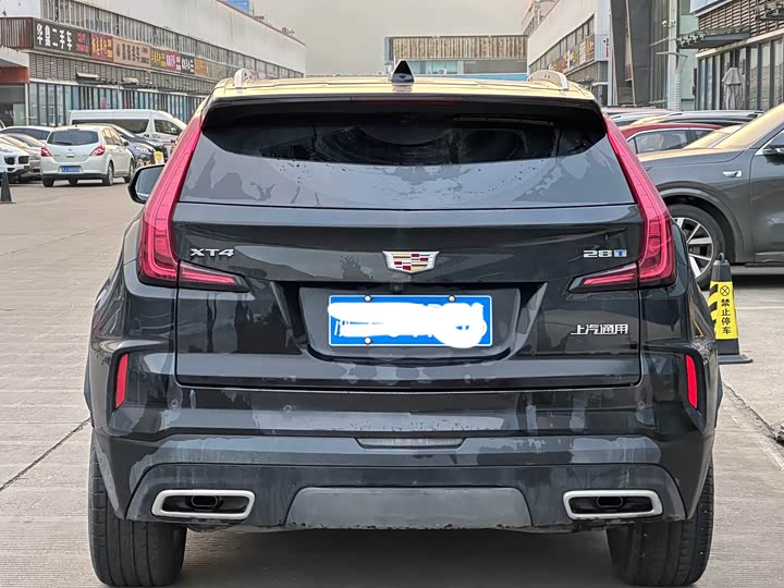 Фото 9 - Cadillac XT4