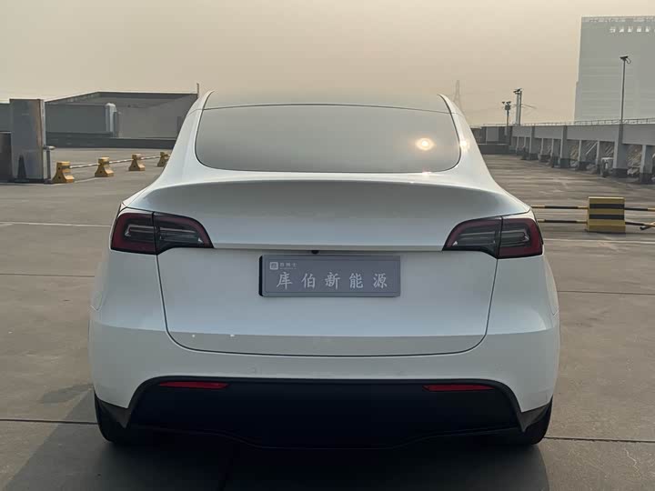 Фото 6 - Tesla Model Y