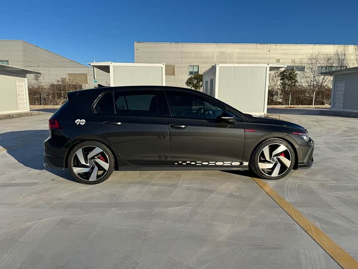 Фото 4 - Volkswagen Golf GTI