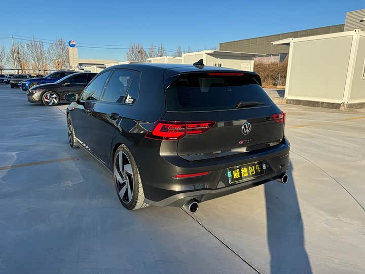 Фото 7 - Volkswagen Golf GTI