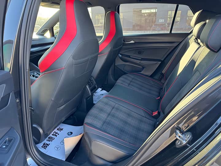 Фото 9 - Volkswagen Golf GTI