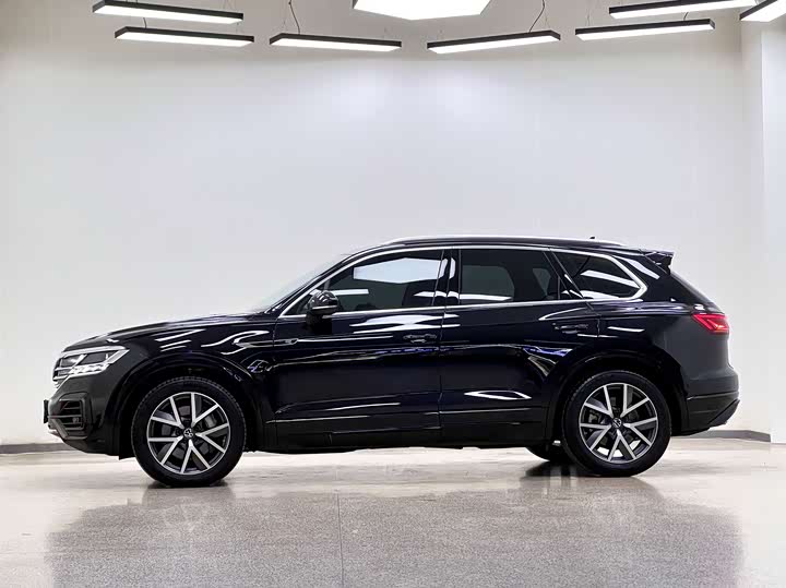 Фото 4 - Volkswagen Touareg