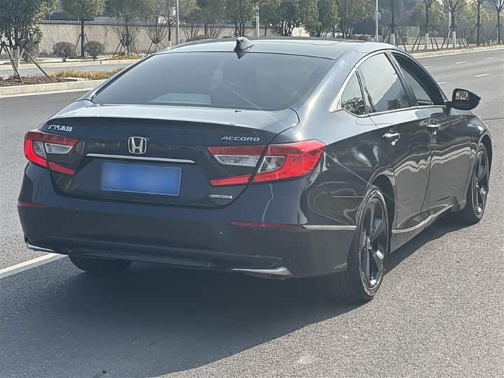 Фото 4 - Honda Accord