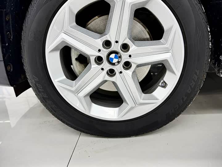 Фото 8 - BMW X1