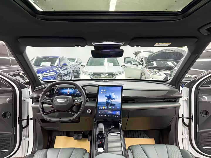 Фото 7 - Geely Atlas