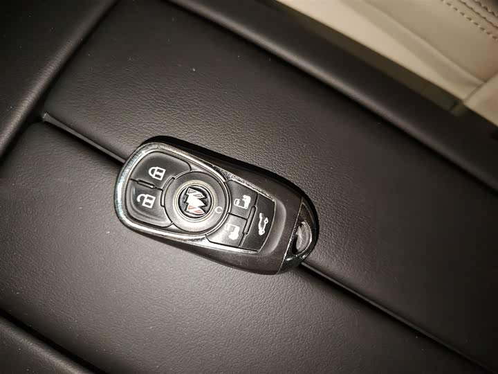 Фото 9 - Buick GL8 ES