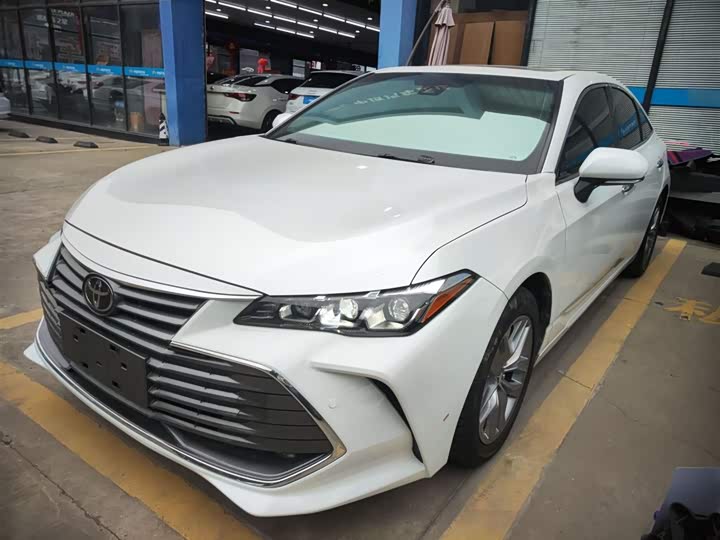 Фото 1 - Toyota Avalon