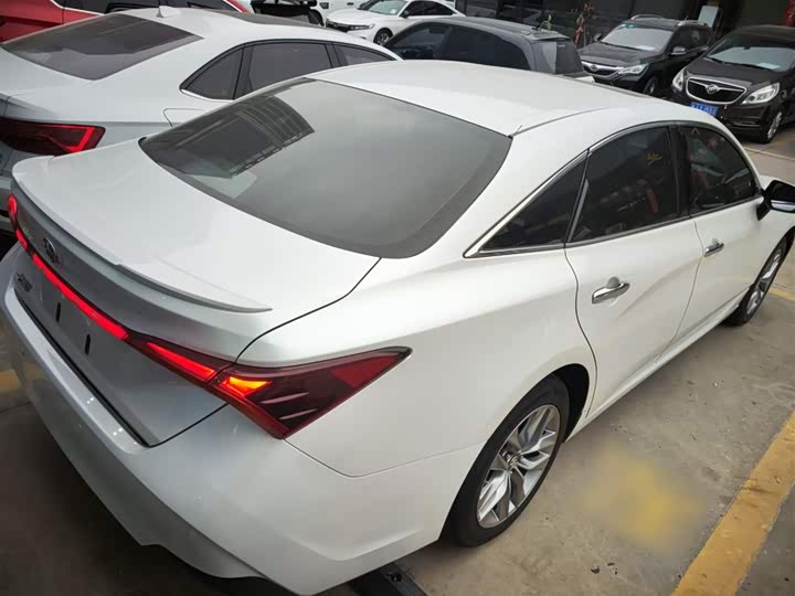 Фото 7 - Toyota Avalon