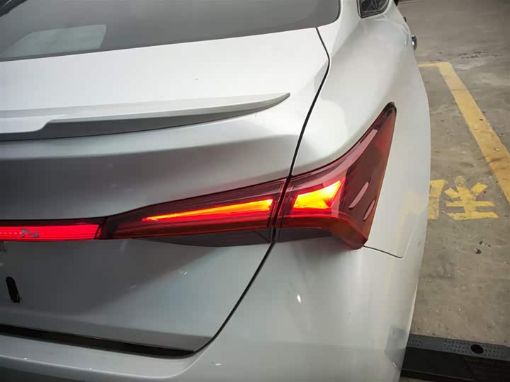 Фото 8 - Toyota Avalon