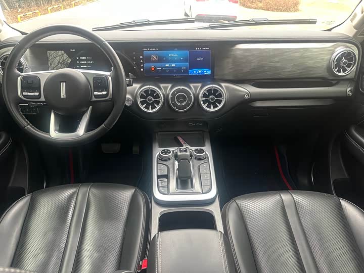 Фото 7 - Tank 300