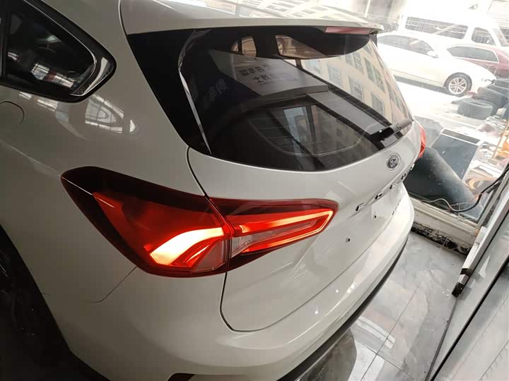 Фото 6 - Ford Focus