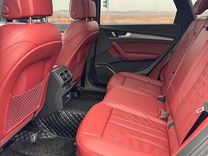 Фото 6 - Audi Q5L