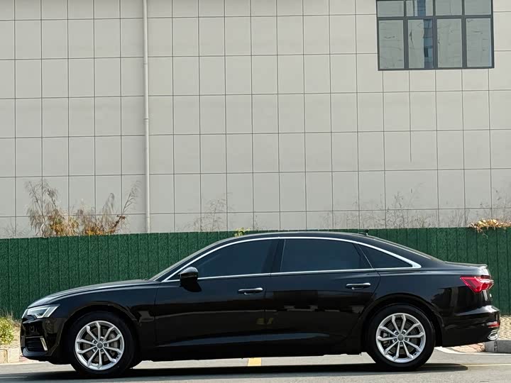 Фото 8 - Audi A6L