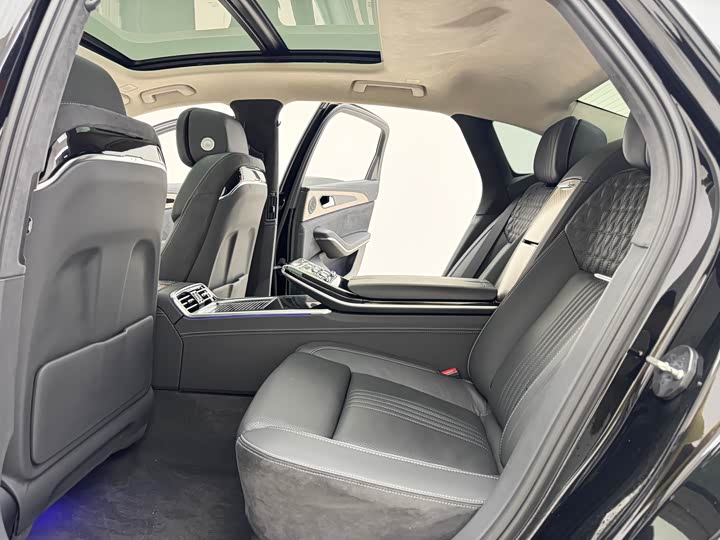 Фото 9 - Hongqi H9