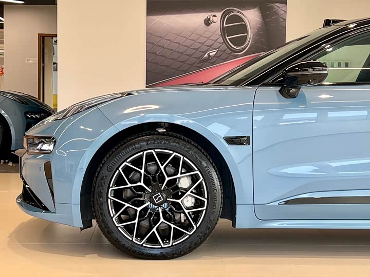 Фото 2 - Zeekr 001