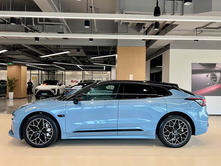 Фото 4 - Zeekr 001