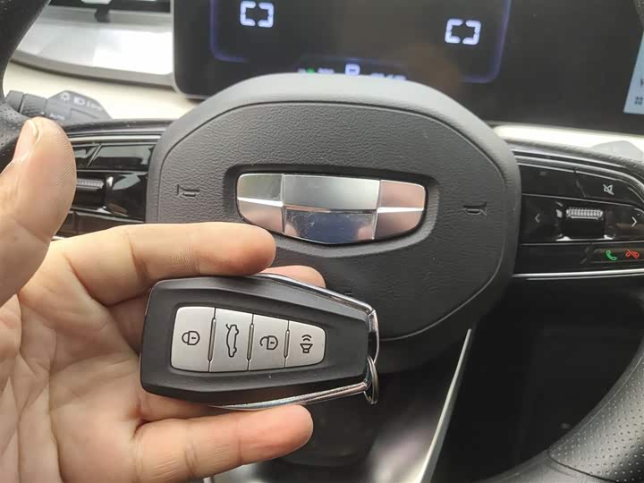 Фото 9 - Geely Geometry E Firefly