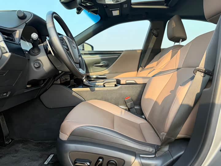 Фото 5 - Lexus ES