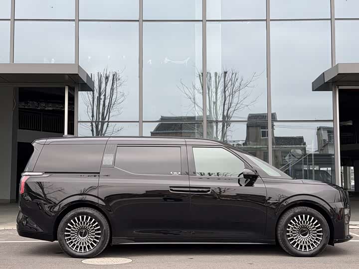 Фото 3 - Zeekr 009