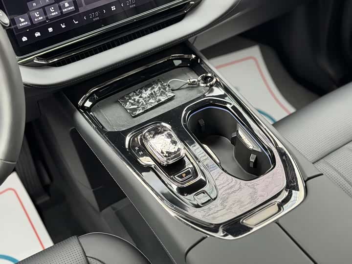 Фото 6 - Zeekr 009