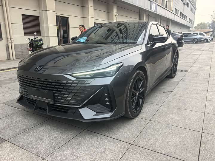 Фото 1 - Changan UNI-V