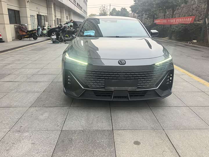 Фото 8 - Changan UNI-V