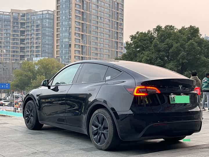 Фото 4 - Tesla Model Y