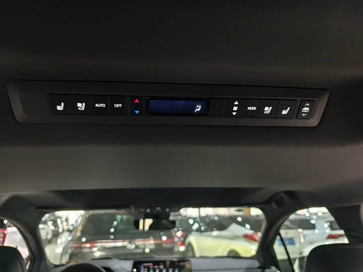 Фото 4 - Toyota Granvia