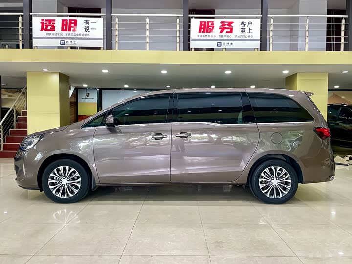 Фото 2 - Buick GL8 ES