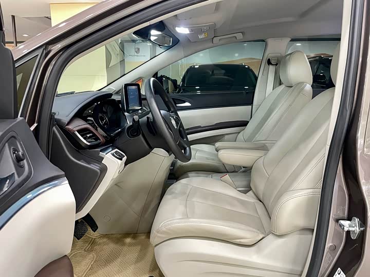 Фото 8 - Buick GL8 ES