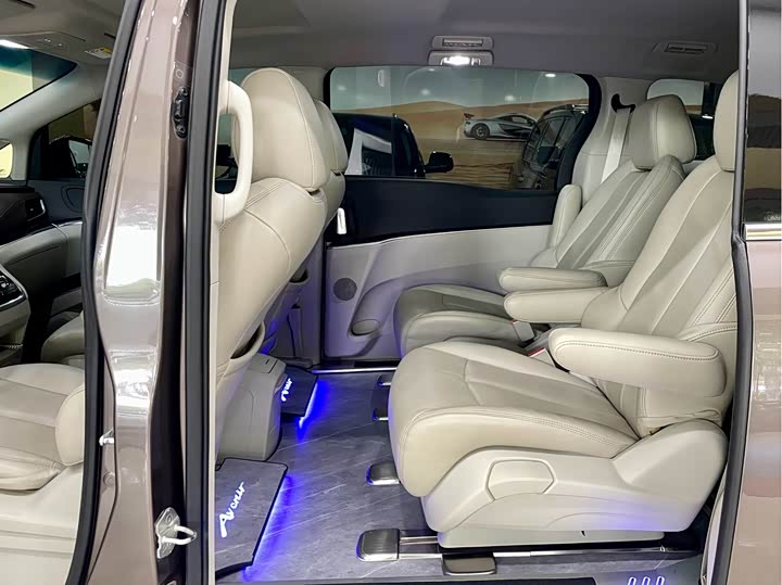 Фото 9 - Buick GL8 ES