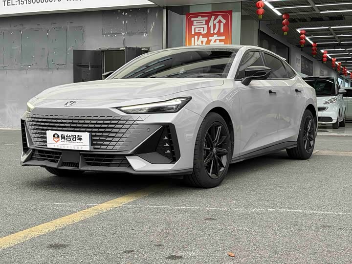 Фото 1 - Changan UNI-V