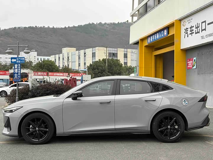 Фото 4 - Changan UNI-V